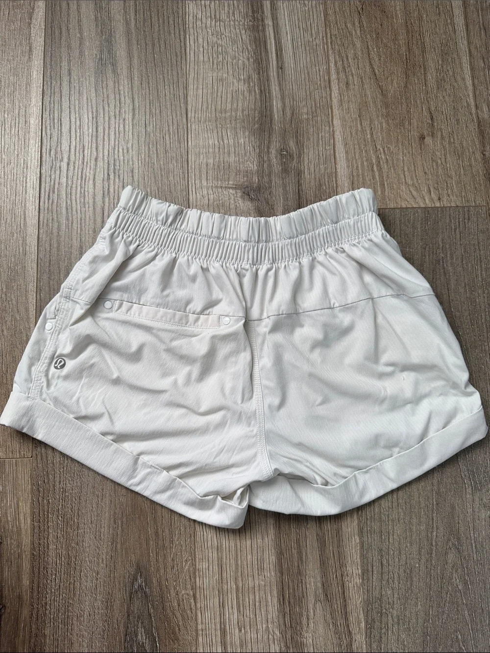 Lululemon White Women’s Athletic Shorts Size 2